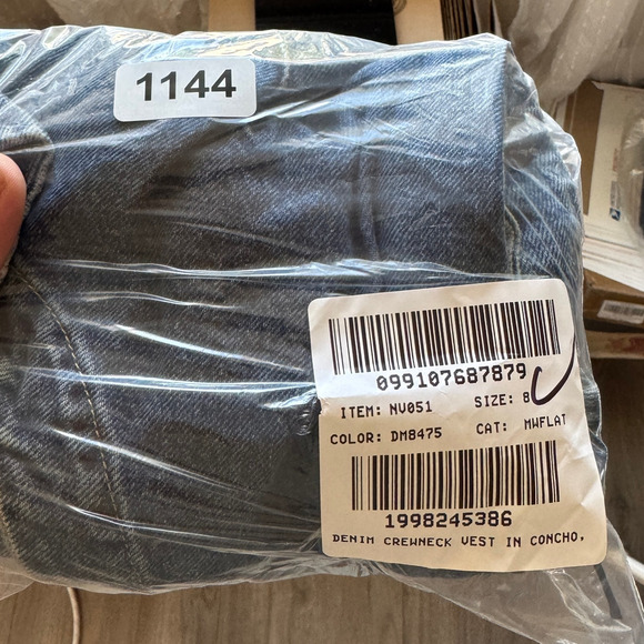 Madewell Denim Crewneck Vest WMNS 8 Concho Wash Button Up Regular fit Sleeveless - Picture 6 of 6